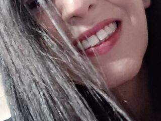 naked camgirl fingering pussy MonicaFerilli