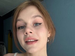 cam girl playing with vibrator OdelynCall