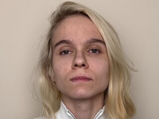 camslut masturbating PoulaShade