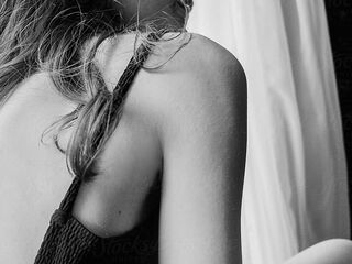 girl showing tits RemaRoy