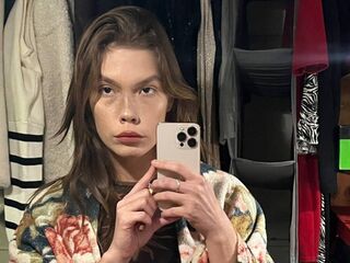 bedroom live webcam RubyRedkis