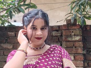 naked girl with webcam masturbating with vibrator SaraAlisk