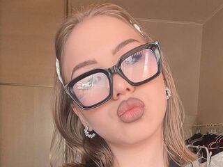 naughty camgirl fingering pussy SaraBaier