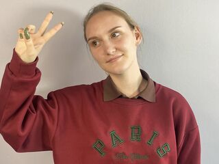 girl showing tits SummerEllie