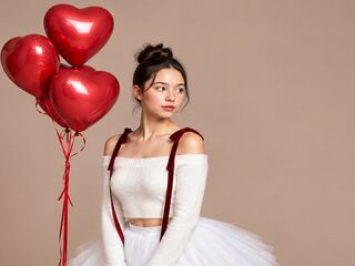 camwhore masturbating with vibrator TomikaHocket