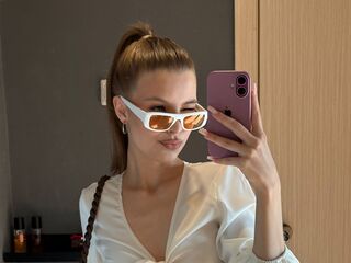 camslut showing tits ViolettaDarling